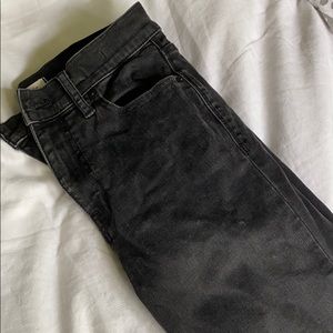Madewell high riser jean with knee rips